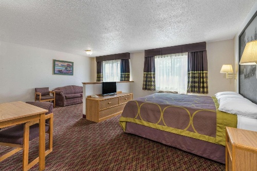 Super 8 by Wyndham Fountain image 4
